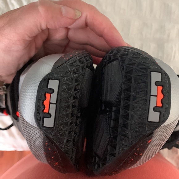 Lebron James space Jam limited edition collectable runners like new size 9.5 - Picture 11 of 14